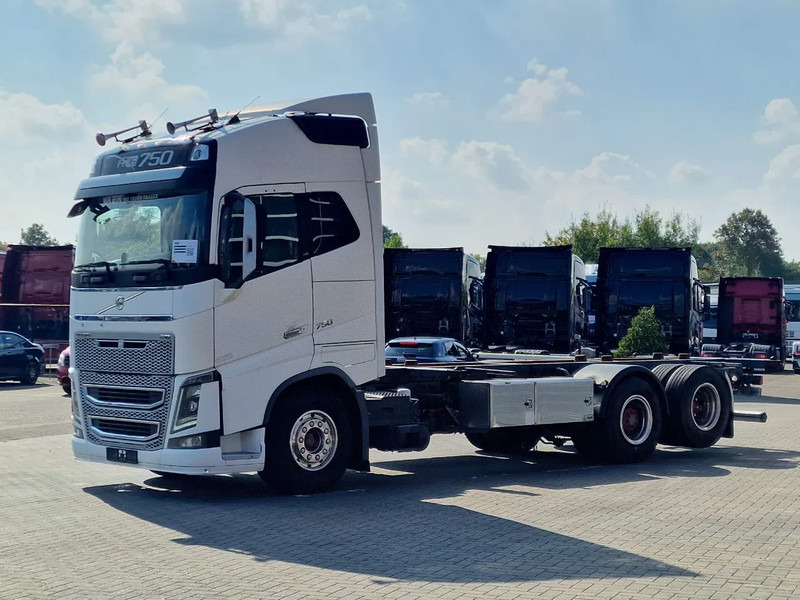 Volvo FH 16.750 Globetrotter 6x2 BDF - Retarder - HUB reduction - Euro 5 - 4.90 WB - Camión portacontenedore/ Intercambiable: foto 3 Volvo FH 16.750 Globetrotter 6x2 BDF - Retarder - HUB reduction - Euro 5 - 4.90 WB - Camión portacontenedore/ Intercambiable: foto 3