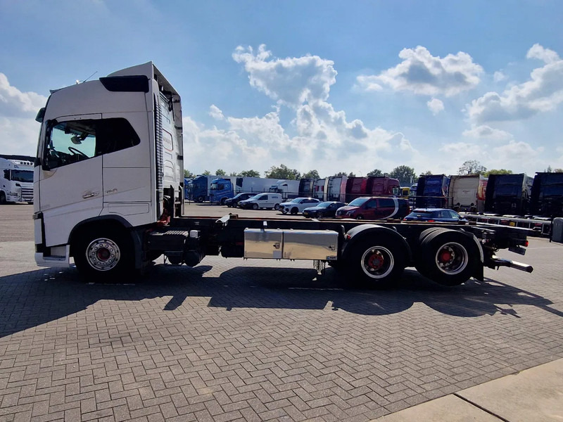 Volvo FH 16.750 Globetrotter 6x2 BDF - Retarder - HUB reduction - Euro 5 - 4.90 WB - Camión portacontenedore/ Intercambiable: foto 4 Volvo FH 16.750 Globetrotter 6x2 BDF - Retarder - HUB reduction - Euro 5 - 4.90 WB - Camión portacontenedore/ Intercambiable: foto 4