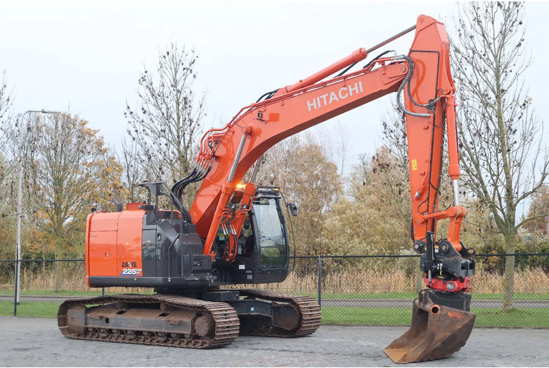 Hitachi ZX225 USRLC-6 | ROTOTILT | 3X BUCKET | TOPCON 3D MC GPS - Excavadora de cadenas: foto 5 Hitachi ZX225 USRLC-6 | ROTOTILT | 3X BUCKET | TOPCON 3D MC GPS - Excavadora de cadenas: foto 5