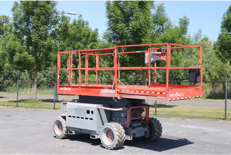 Skyjack SJ 6832 RTE | 12 METER | 454 KG - Plataforma de tijeras: foto 5 Skyjack SJ 6832 RTE | 12 METER | 454 KG - Plataforma de tijeras: foto 5