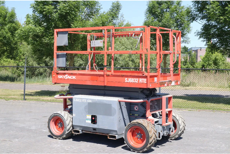 Skyjack SJ 6832 RTE | 12 METER | 454 KG - Plataforma de tijeras: foto 2 Skyjack SJ 6832 RTE | 12 METER | 454 KG - Plataforma de tijeras: foto 2