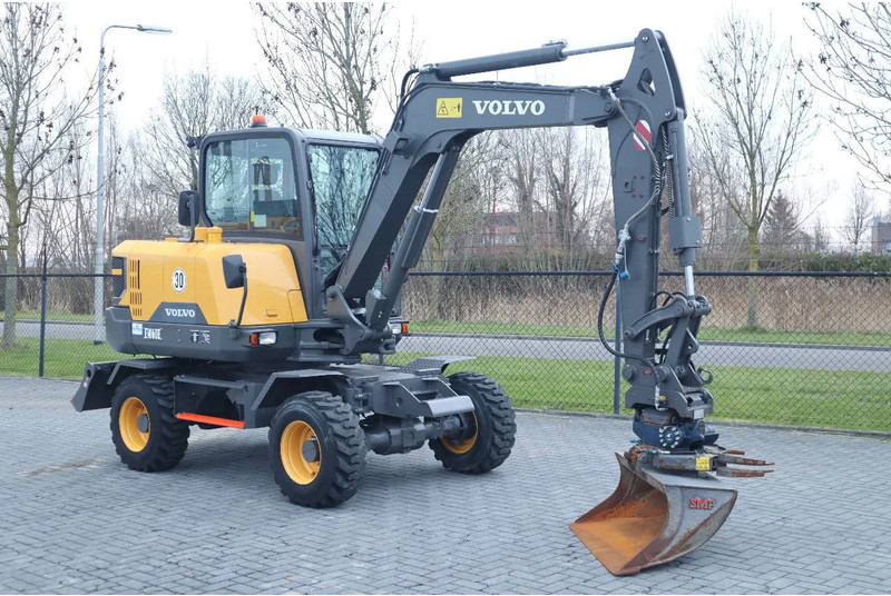 Volvo EW60E | DEMO | 30 KM/H | ROTOTILT + GRIPPER | BUCKET - Excavadora de ruedas: foto 5 Volvo EW60E | DEMO | 30 KM/H | ROTOTILT + GRIPPER | BUCKET - Excavadora de ruedas: foto 5