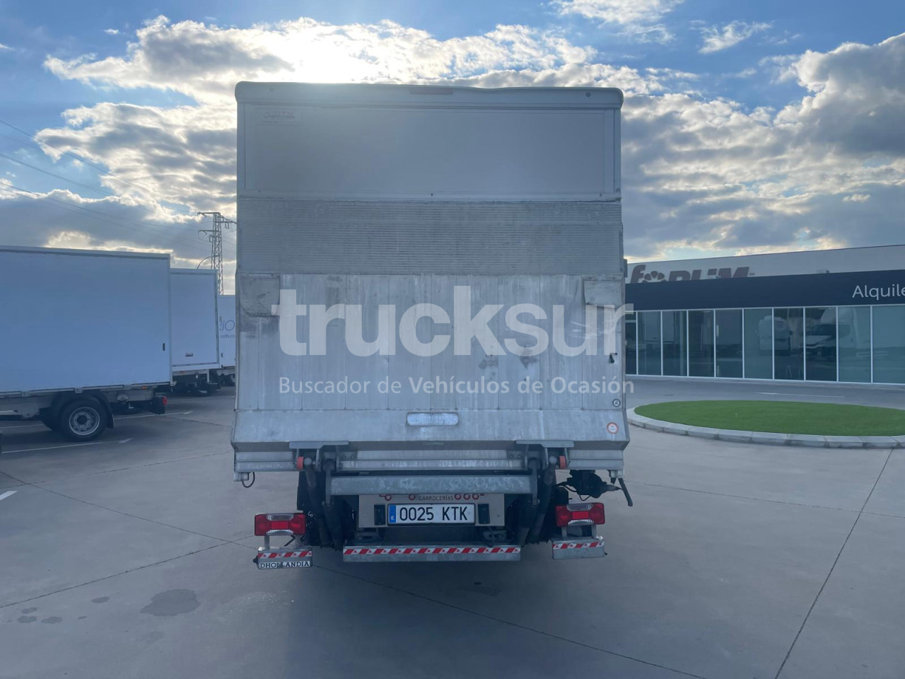 IVECO 72C18 P/E - Camión caja cerrada: foto 4 IVECO 72C18 P/E - Camión caja cerrada: foto 4