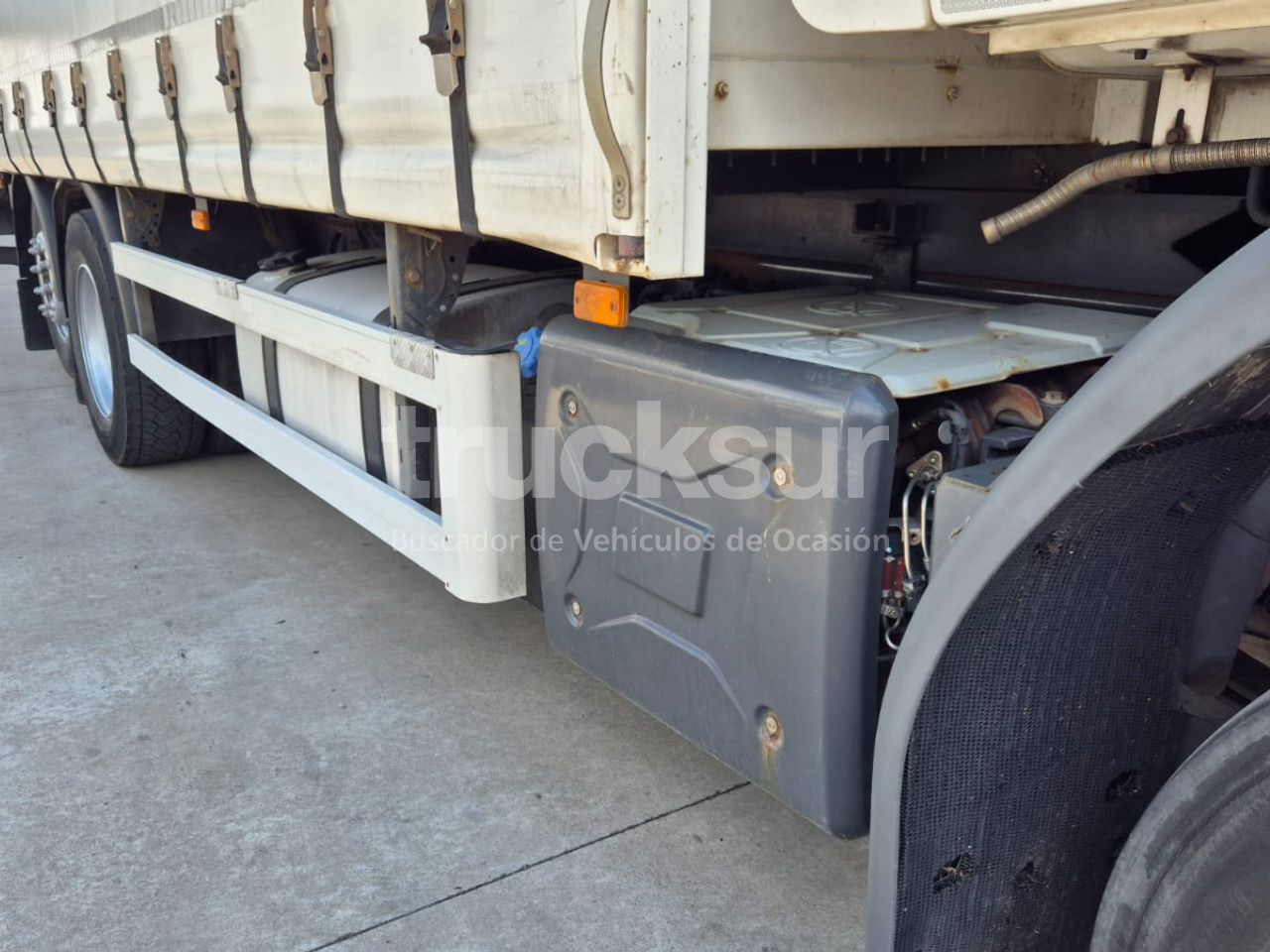 Camión lona RENAULT D320.26: foto 23 Camión lona RENAULT D320.26: foto 23