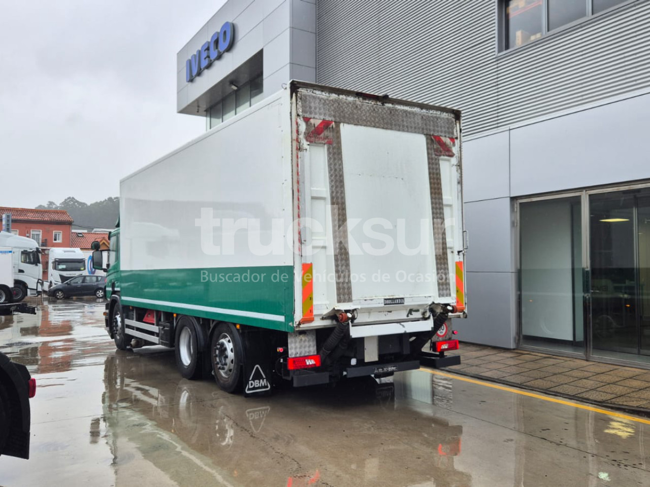 SCANIA P320.26 ejes 6x2*4 - Camión caja cerrada: foto 4 SCANIA P320.26 ejes 6x2*4 - Camión caja cerrada: foto 4