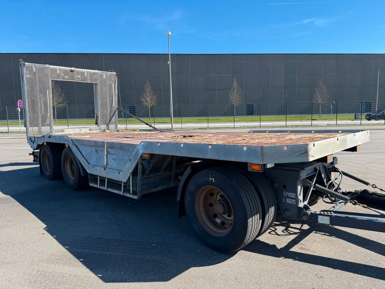 Fliegl FLT328 3 achser Maschinenanhänger mit Radkasten - Remolque góndola rebajadas: foto 2 Fliegl FLT328 3 achser Maschinenanhänger mit Radkasten - Remolque góndola rebajadas: foto 2