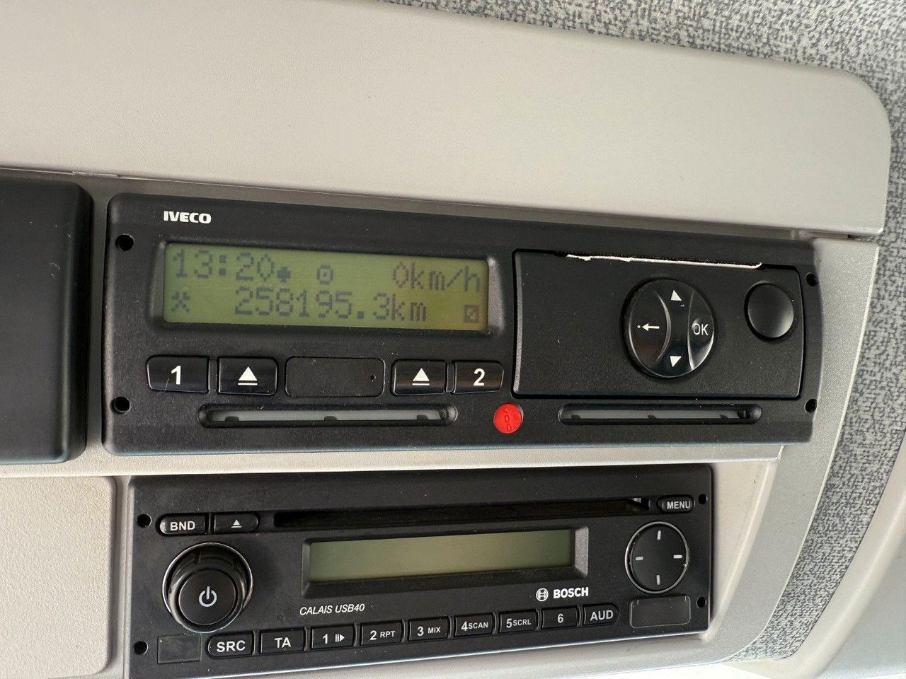 Camión frigorífico Iveco 180E32 Schmitz / Thermo King T-1200R Spectrum Iveco 180E32 Schmitz / Thermo King T-1200R Spectrum: foto 7