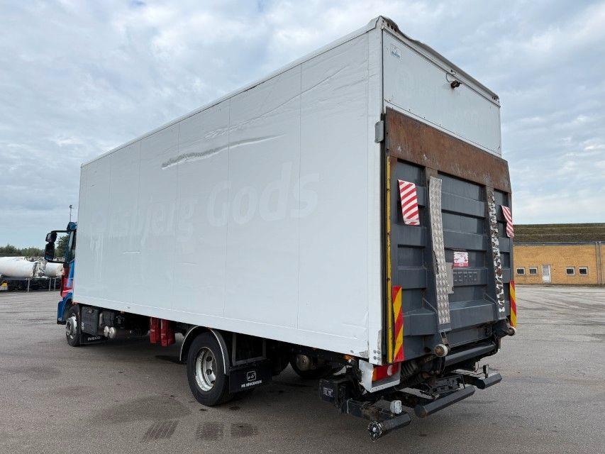 Iveco Eurocargo 120E25 4x2 Closed Box / Koffer - Camión caja cerrada: foto 4 Iveco Eurocargo 120E25 4x2 Closed Box / Koffer - Camión caja cerrada: foto 4