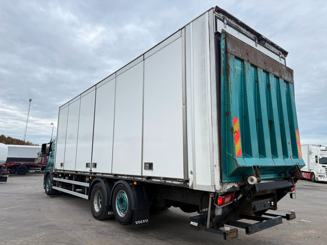 Volvo FM330 6x2*4 Carrier Supra 1050 Nordic - Camión frigorífico: foto 4 Volvo FM330 6x2*4 Carrier Supra 1050 Nordic - Camión frigorífico: foto 4
