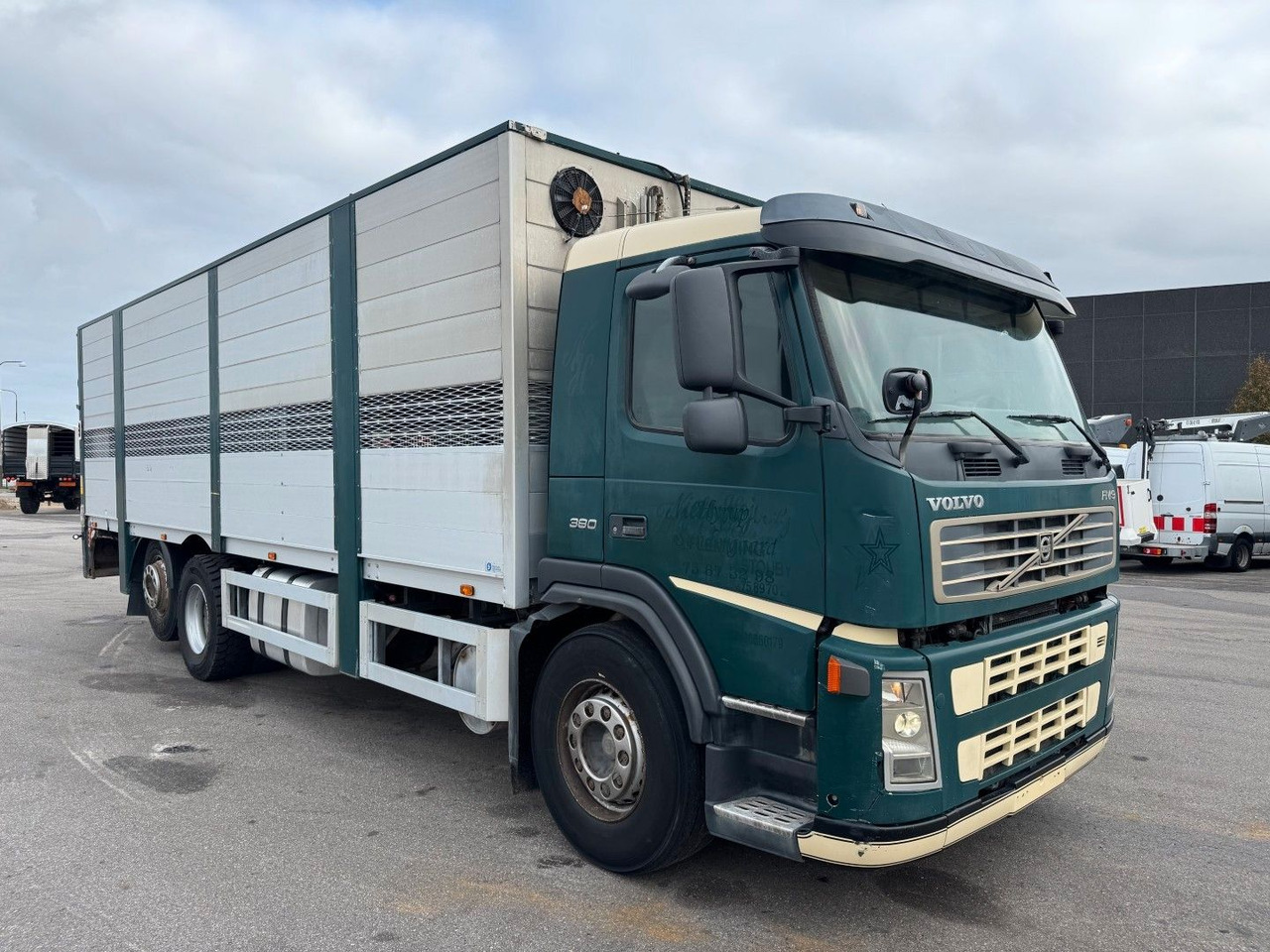 Volvo FM9 380 6x2*4 Tiertransporter / Livestock - Camión para caballos: foto 2 Volvo FM9 380 6x2*4 Tiertransporter / Livestock - Camión para caballos: foto 2