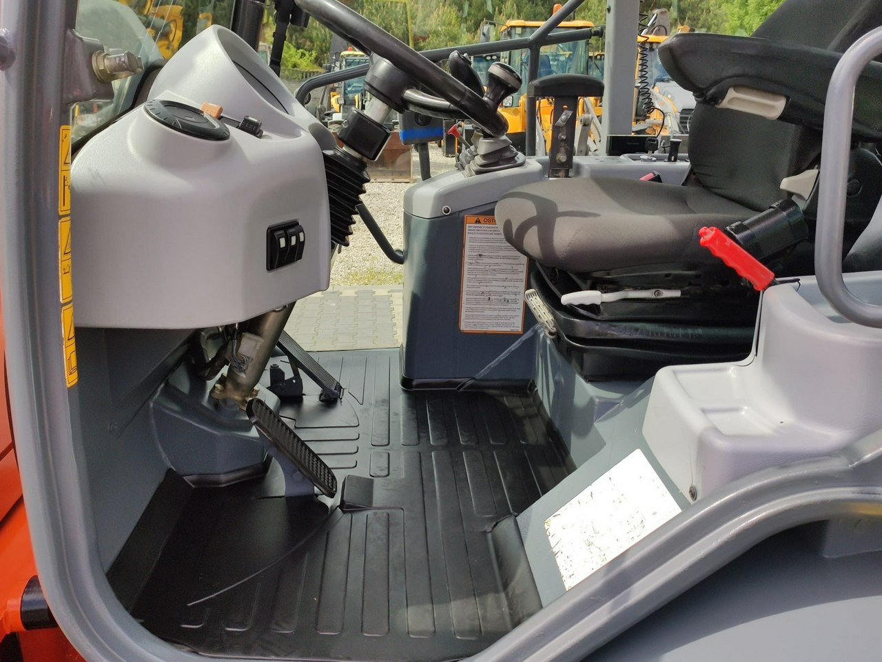 Cargadora de ruedas Hitachi ZW75 Wheel Loader Szybko-Złącze Widły Stan Bardzo Dobry: foto 14 Cargadora de ruedas Hitachi ZW75 Wheel Loader Szybko-Złącze Widły Stan Bardzo Dobry: foto 14