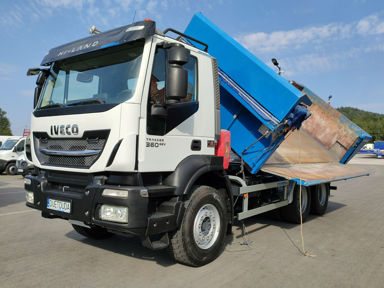 Iveco Trakker 360 EEV Manual 6x4 Wywrot 3-stronny Hydroburta Bok i Tył - Camión volquete: foto 1 Iveco Trakker 360 EEV Manual 6x4 Wywrot 3-stronny Hydroburta Bok i Tył - Camión volquete: foto 1