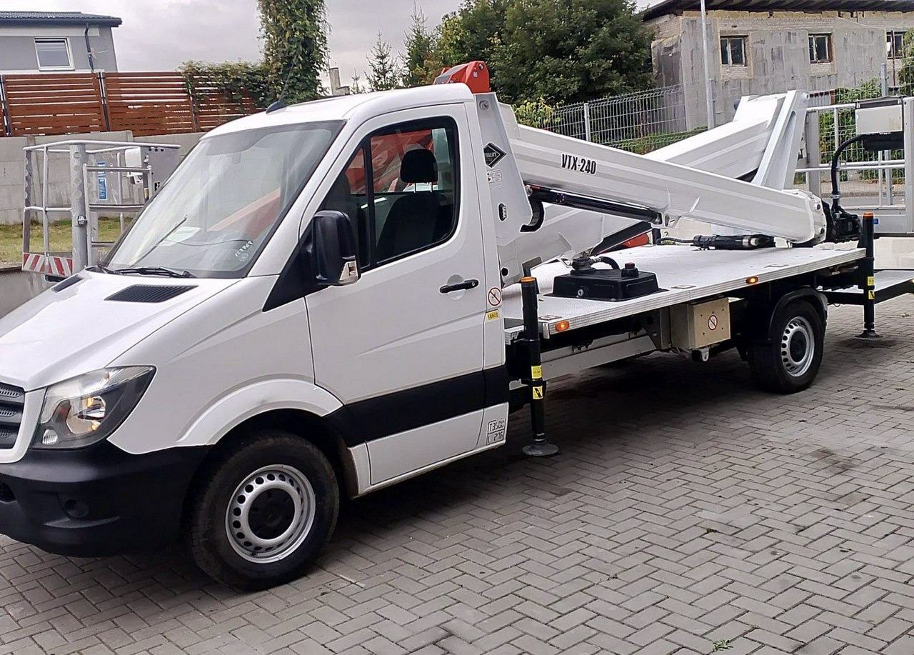 Mercedes Sprinter Zwyżka Podnośnik Koszowy VERSALIFT VTX-240 UDT - Camión con plataforma elevadora: foto 1 Mercedes Sprinter Zwyżka Podnośnik Koszowy VERSALIFT VTX-240 UDT - Camión con plataforma elevadora: foto 1