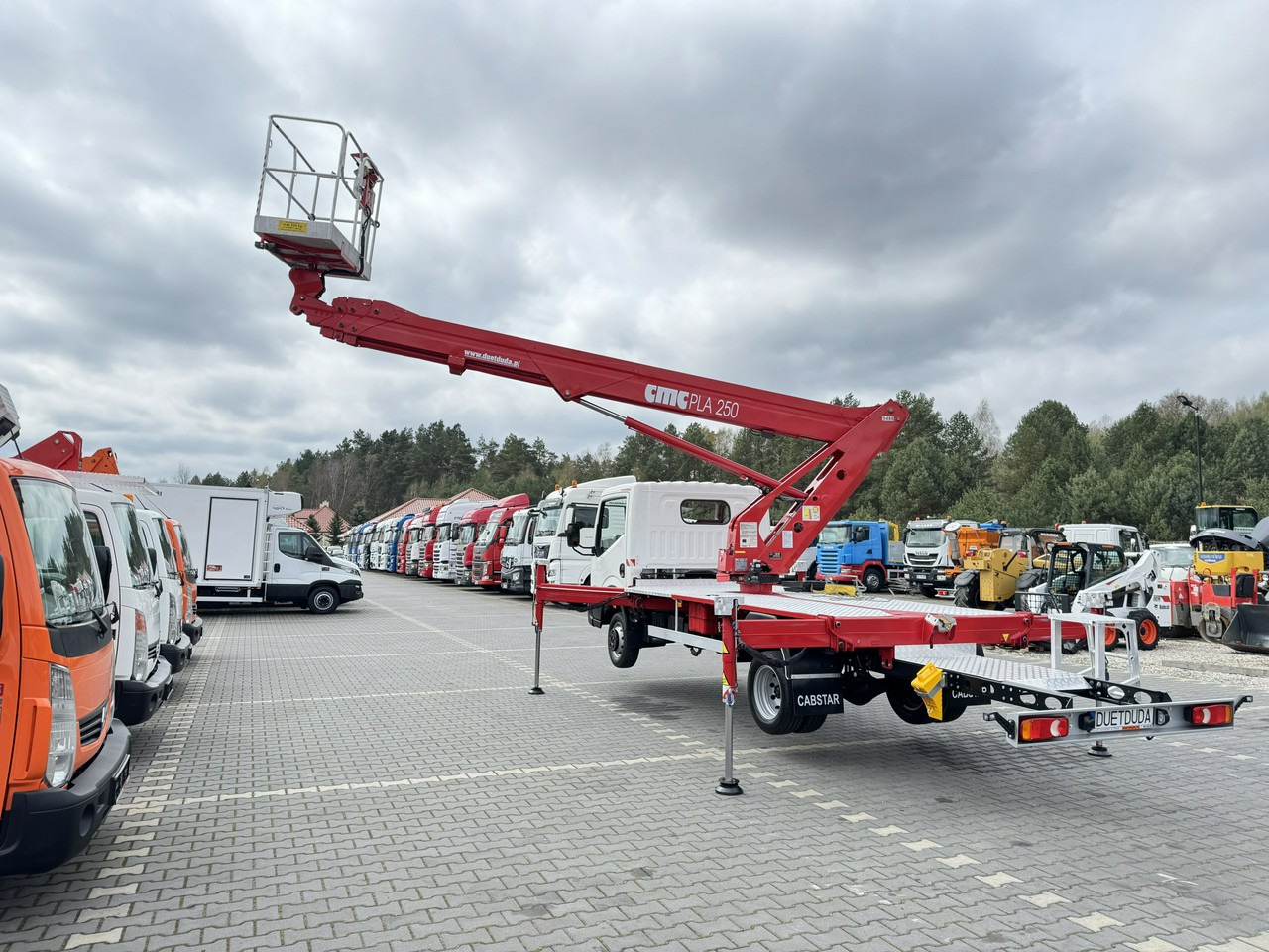 Camión con plataforma elevadora Nissan Cabstar: foto 19 Camión con plataforma elevadora Nissan Cabstar: foto 19