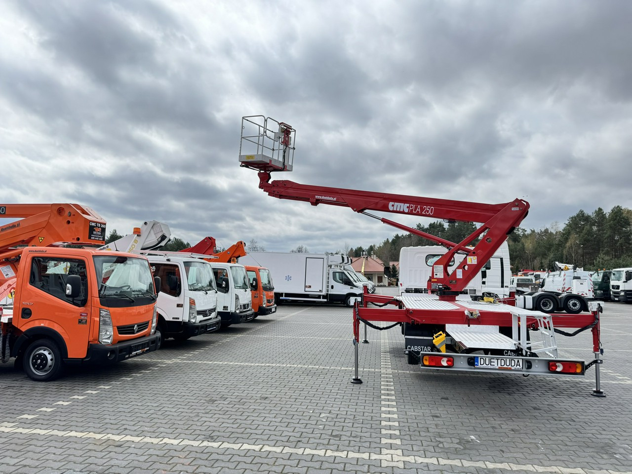 Camión con plataforma elevadora Nissan Cabstar: foto 26 Camión con plataforma elevadora Nissan Cabstar: foto 26