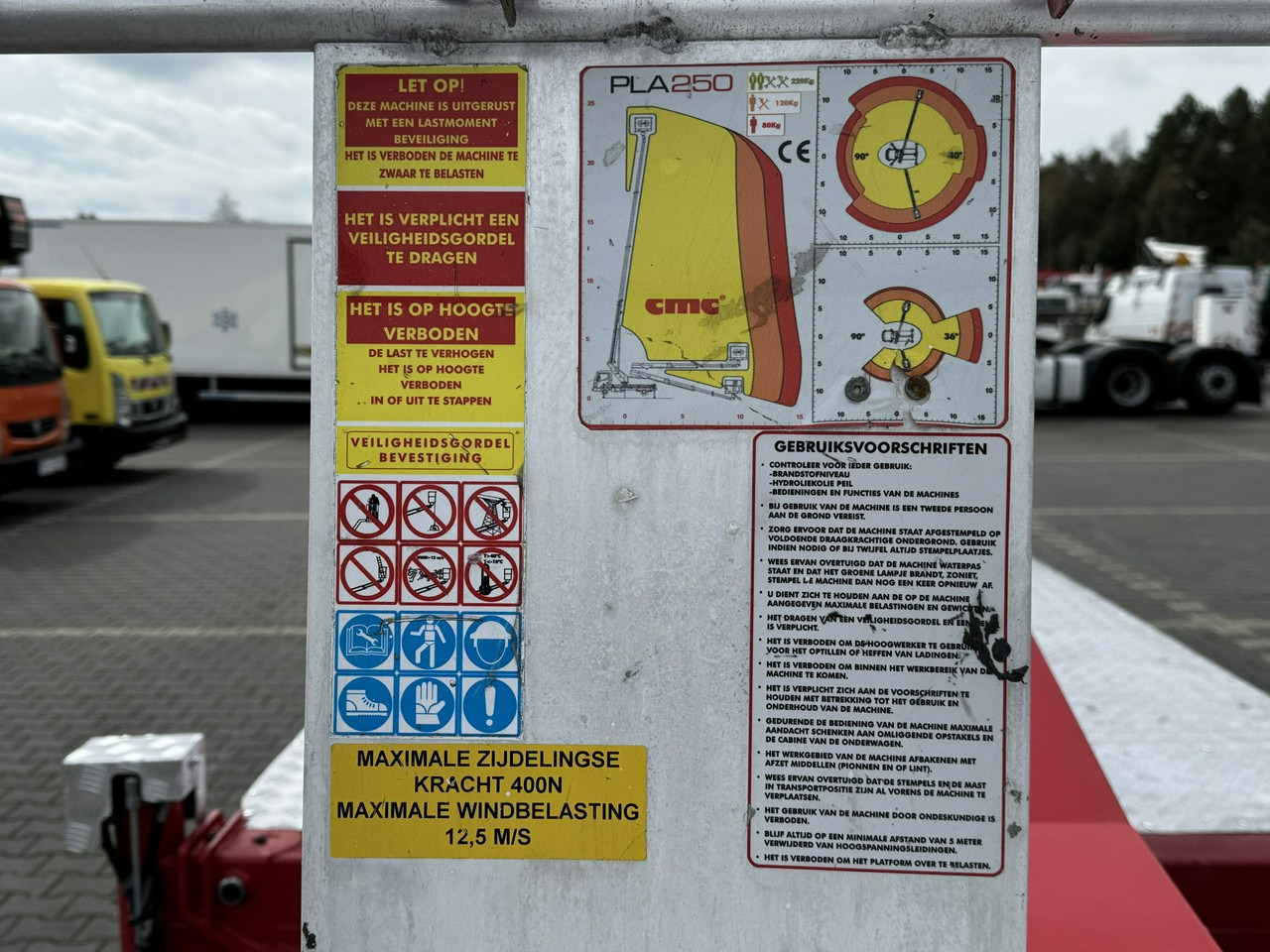 Camión con plataforma elevadora Nissan Cabstar: foto 21 Camión con plataforma elevadora Nissan Cabstar: foto 21