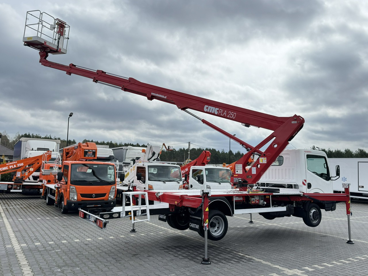 Camión con plataforma elevadora Nissan Cabstar: foto 23 Camión con plataforma elevadora Nissan Cabstar: foto 23