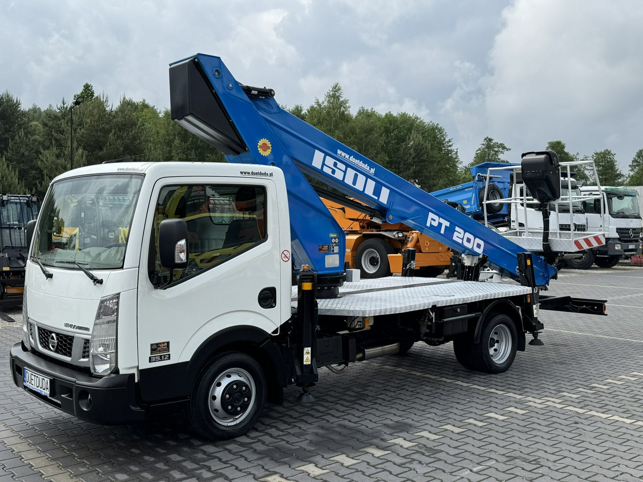 Nissan Cabstar - Camión con plataforma elevadora: foto 3 Nissan Cabstar - Camión con plataforma elevadora: foto 3