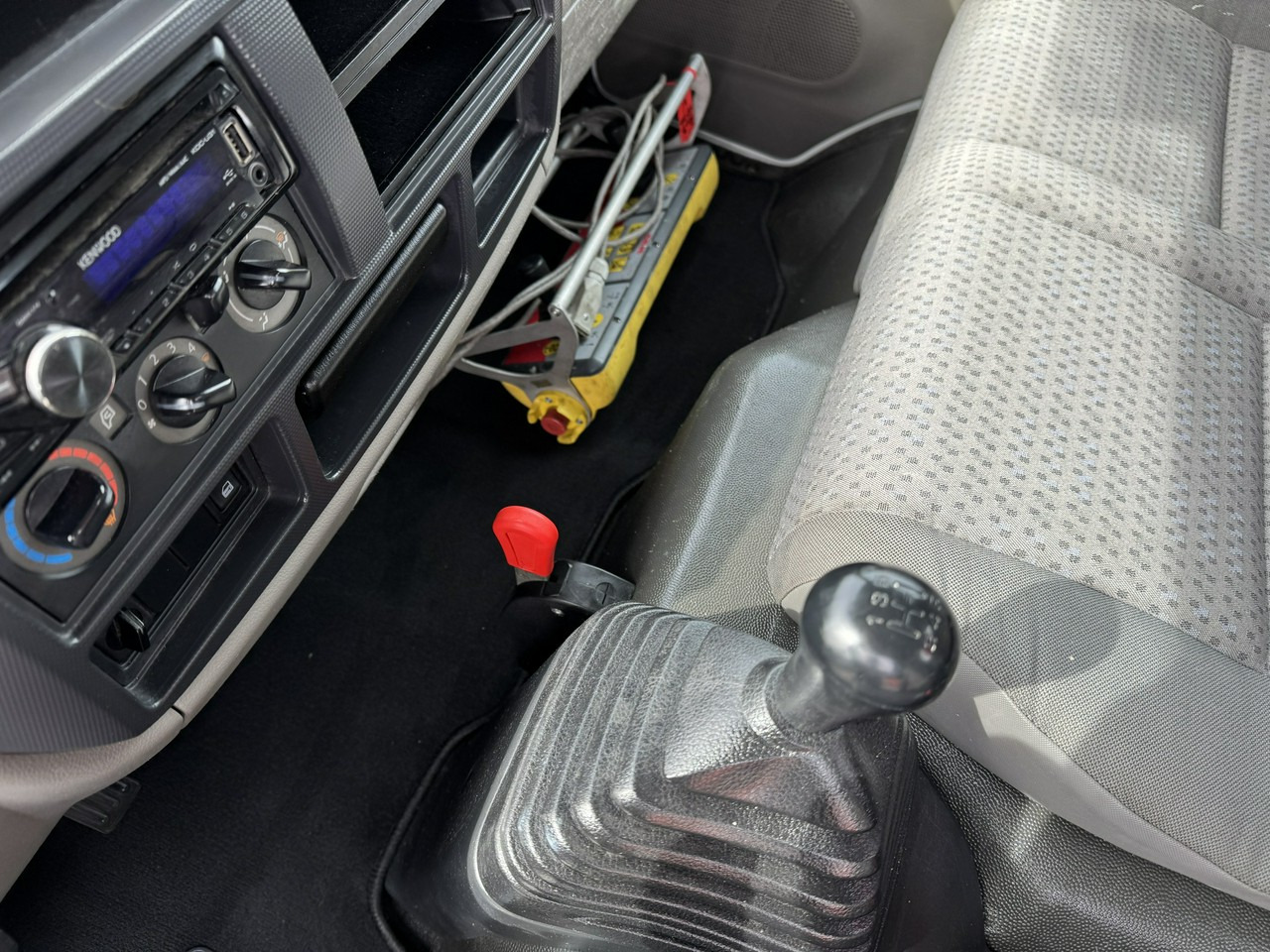 Camión con plataforma elevadora Nissan Cabstar: foto 31 Camión con plataforma elevadora Nissan Cabstar: foto 31