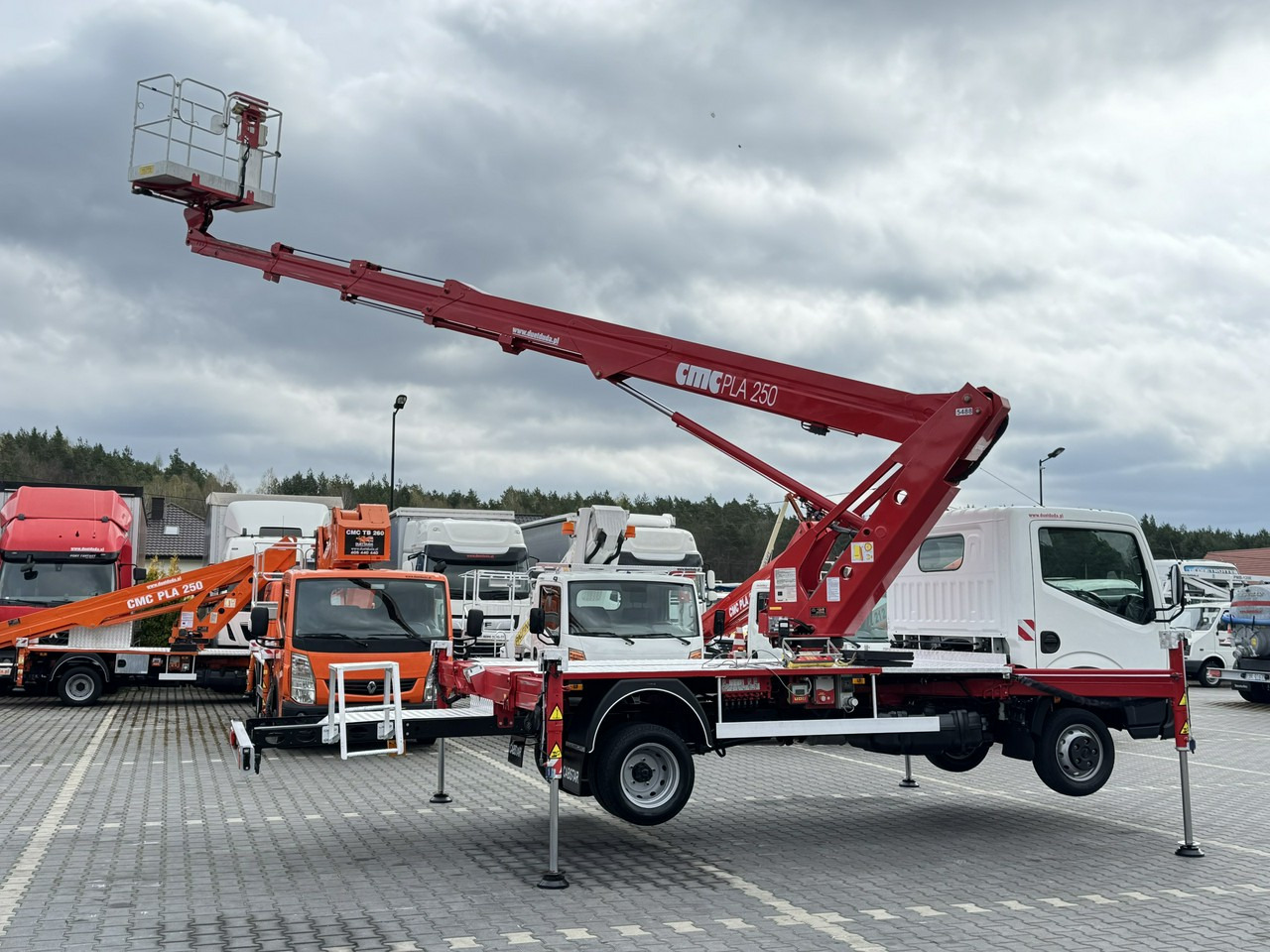 Camión con plataforma elevadora Nissan Cabstar: foto 18 Camión con plataforma elevadora Nissan Cabstar: foto 18