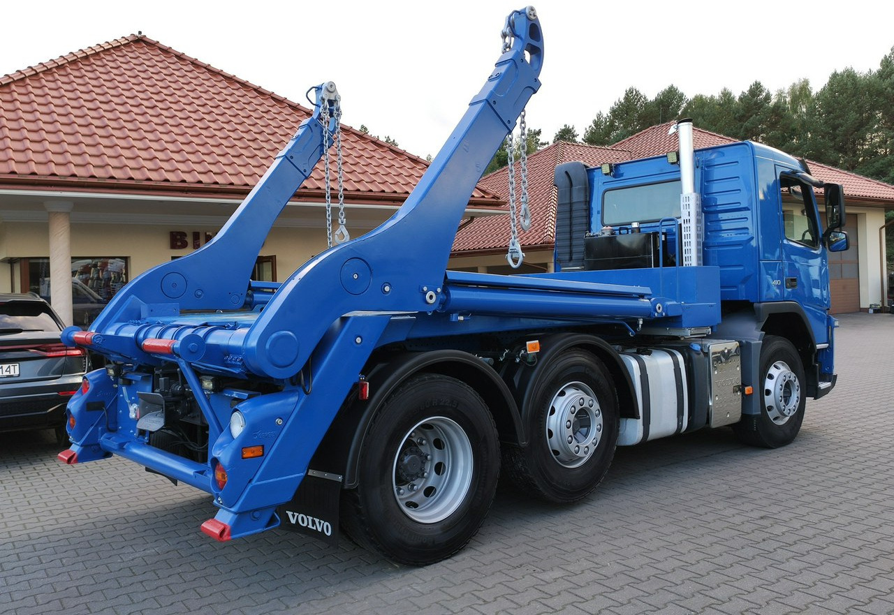 Volvo FM 410 E5 Bramowiec Hakowiec 6x2 Oś Skrętna / Podnoszona Automat - Camión portacontenedor de cadenas: foto 4 Volvo FM 410 E5 Bramowiec Hakowiec 6x2 Oś Skrętna / Podnoszona Automat - Camión portacontenedor de cadenas: foto 4