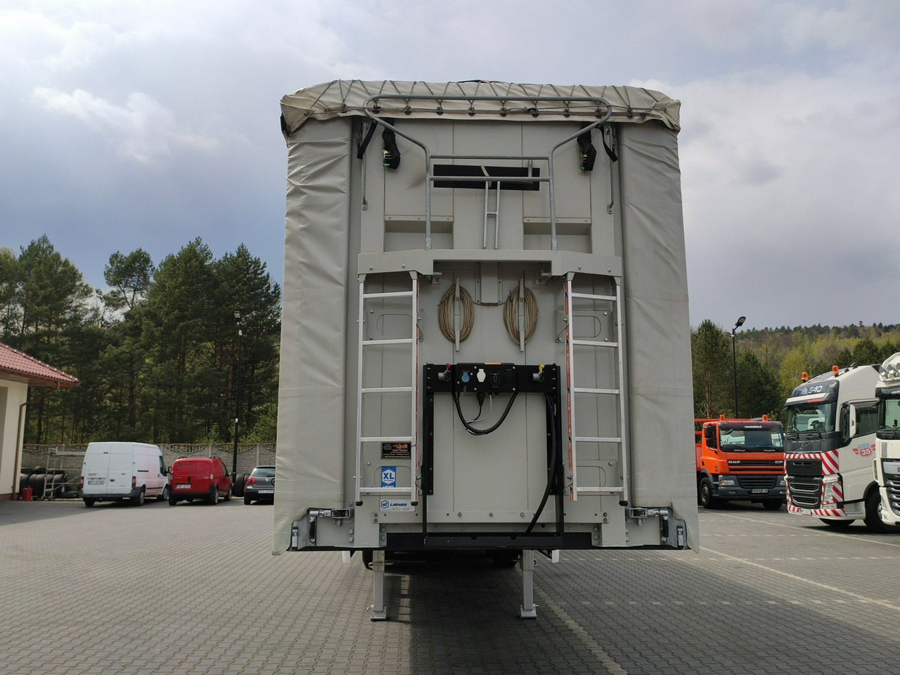 Wielton Standard na osiach SAF LIBNER DO PALET, ZRĄBKI, TROCIN - Semirremolque lona: foto 5 Wielton Standard na osiach SAF LIBNER DO PALET, ZRĄBKI, TROCIN - Semirremolque lona: foto 5