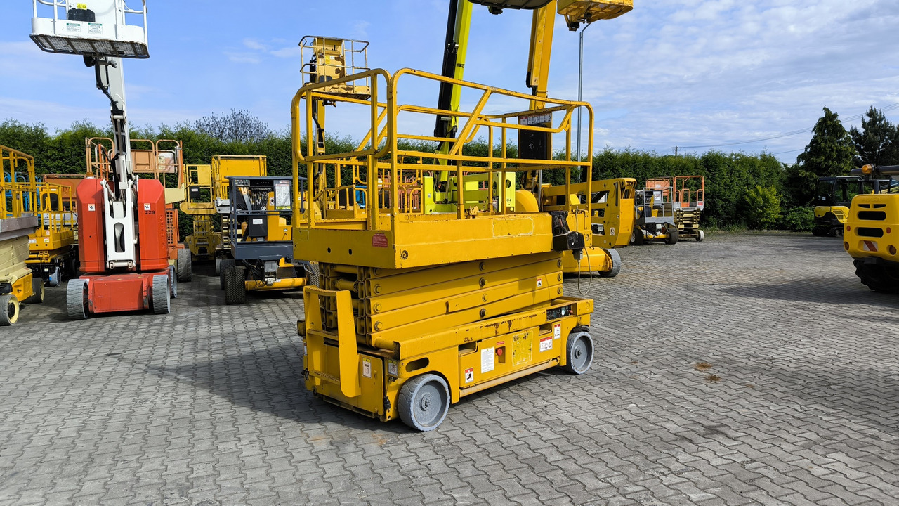 HULOTTE Compact 12 - Plataforma de tijeras: foto 1 HULOTTE Compact 12 - Plataforma de tijeras: foto 1