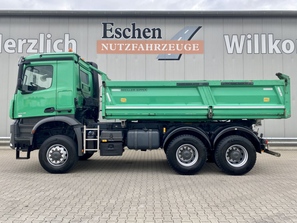 Mercedes-Benz 3345 6x6 Arocs - Camión volquete: foto 3 Mercedes-Benz 3345 6x6 Arocs - Camión volquete: foto 3