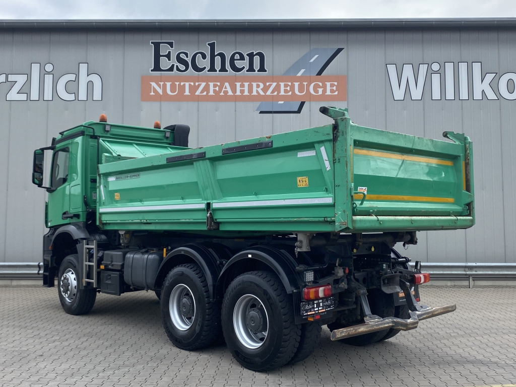 Mercedes-Benz 3345 6x6 Arocs - Camión volquete: foto 4 Mercedes-Benz 3345 6x6 Arocs - Camión volquete: foto 4
