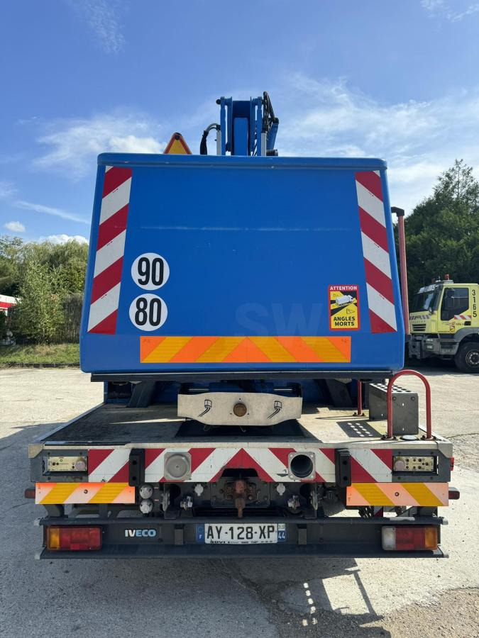 Iveco Eurocargo - Camión con plataforma elevadora: foto 3 Iveco Eurocargo - Camión con plataforma elevadora: foto 3