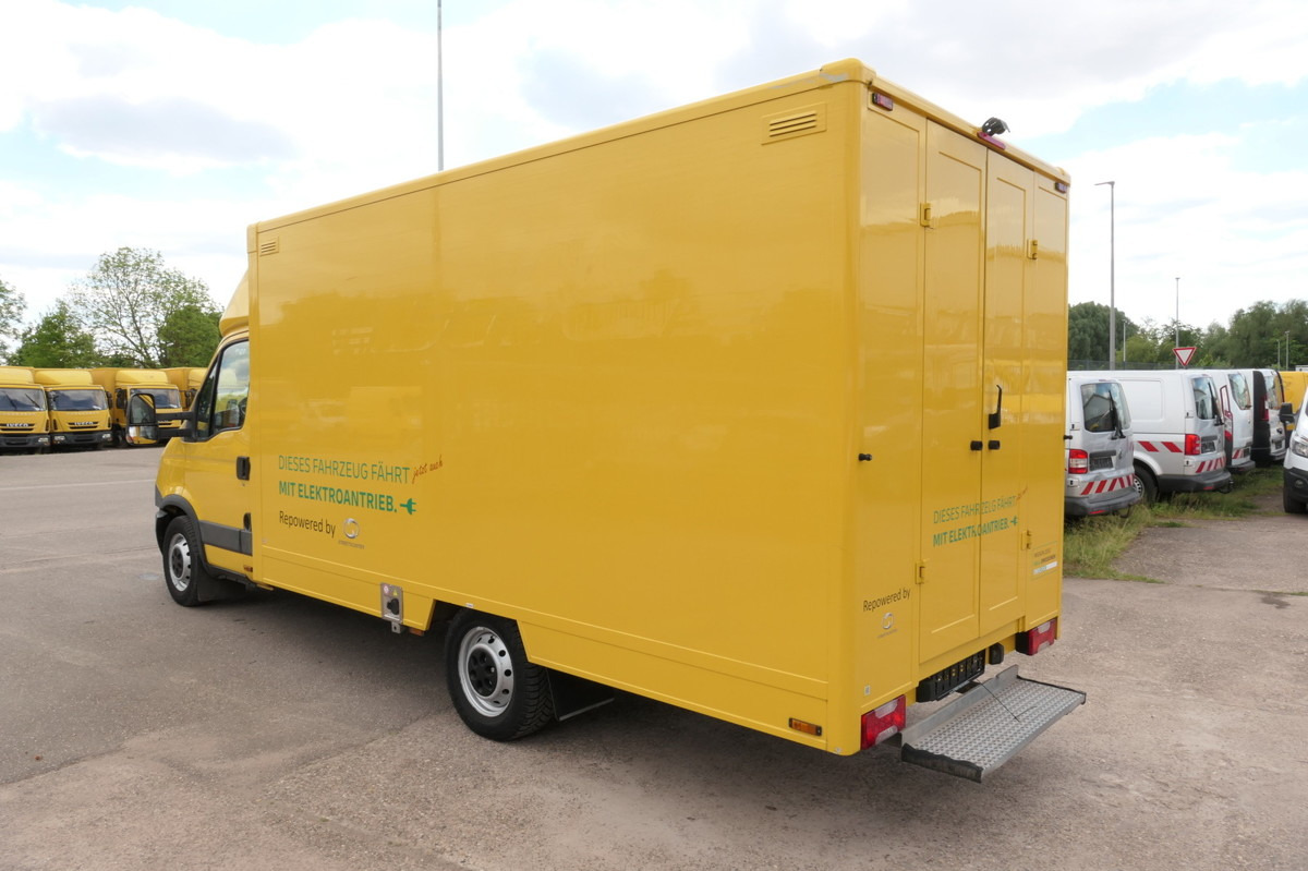 IVECO Daily 35 S11 C30C ELEKTRO COC Umbau Firma Orten - Furgoneta caja cerrada, Furgoneta eléctrica: foto 4 IVECO Daily 35 S11 C30C ELEKTRO COC Umbau Firma Orten - Furgoneta caja cerrada, Furgoneta eléctrica: foto 4