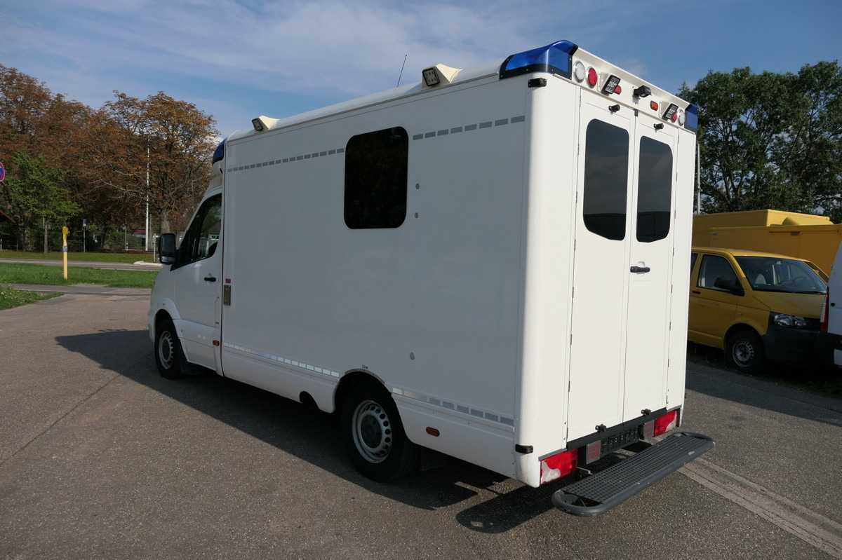 MERCEDES-BENZ 319 Sprinter 6-Zylinder Rettungswagen Strobel - Ambulancia: foto 5 MERCEDES-BENZ 319 Sprinter 6-Zylinder Rettungswagen Strobel - Ambulancia: foto 5