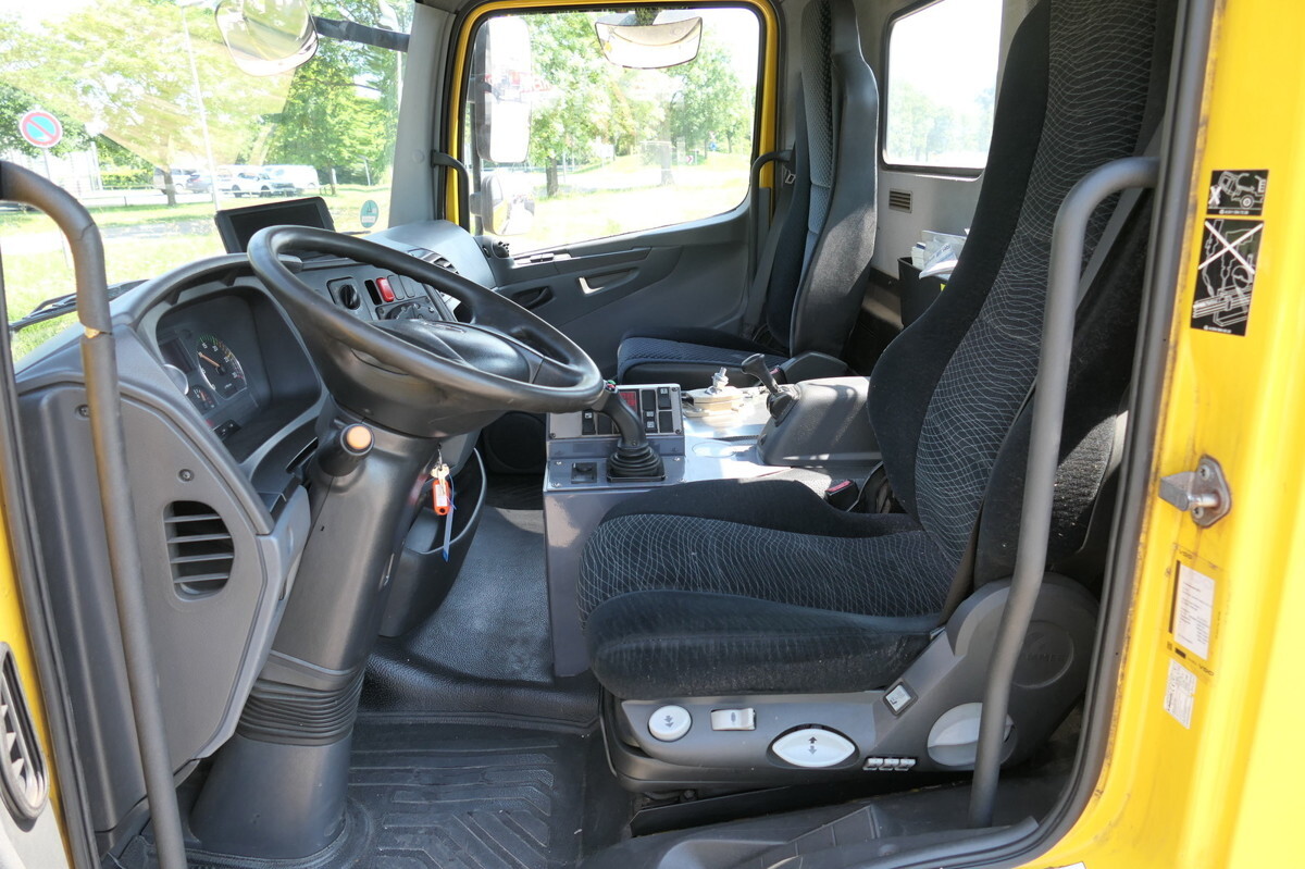 Foto del interior 1: Camión portacontenedore/ Intercambiable MERCEDES-BENZ KAMAG WBH 25 Wiesel Terberg Umsetzfahrz. Sattelk