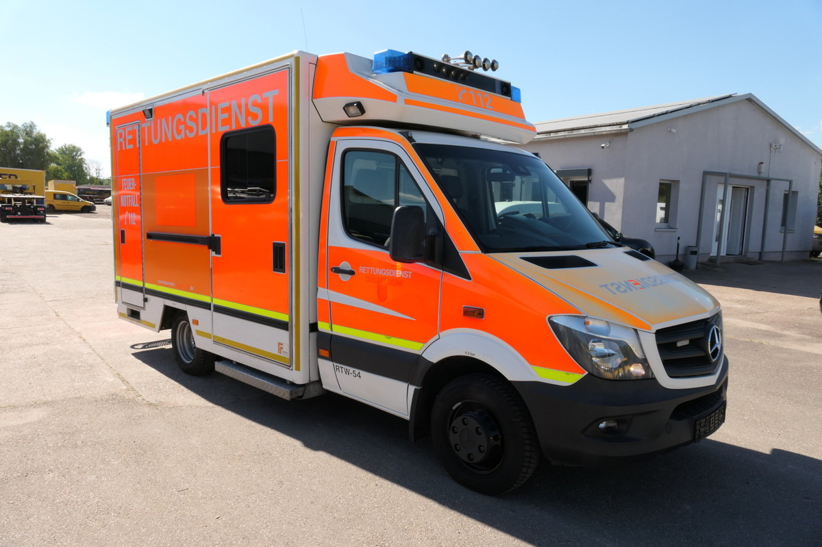 MERCEDES-BENZ Sprinter 519 CDI Klima Krankenwagen - Ambulancia: foto 2 MERCEDES-BENZ Sprinter 519 CDI Klima Krankenwagen - Ambulancia: foto 2