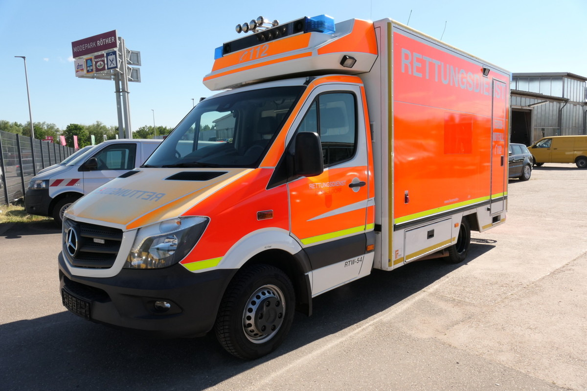 MERCEDES-BENZ Sprinter 519 CDI Klima Krankenwagen - Ambulancia: foto 1 MERCEDES-BENZ Sprinter 519 CDI Klima Krankenwagen - Ambulancia: foto 1