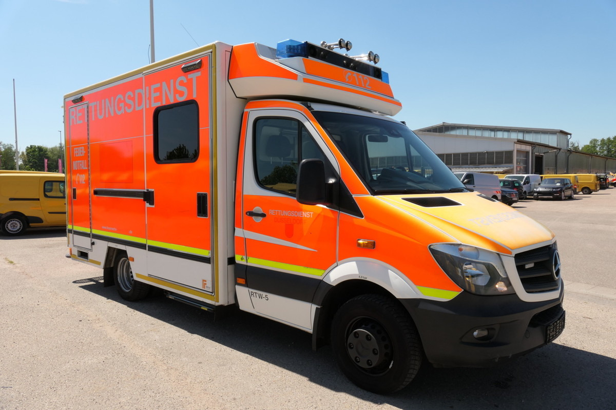 MERCEDES-BENZ Sprinter 519 CDI Klima Krankenwagen - Ambulancia: foto 2 MERCEDES-BENZ Sprinter 519 CDI Klima Krankenwagen - Ambulancia: foto 2