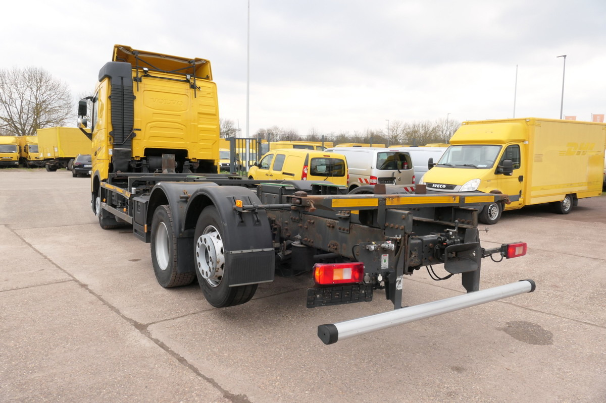 VOLVO FH 26.420 6x2 BDF - Camión portacontenedore/ Intercambiable: foto 1 VOLVO FH 26.420 6x2 BDF - Camión portacontenedore/ Intercambiable: foto 1