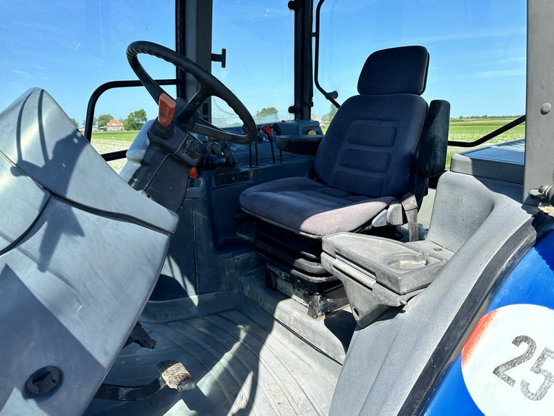 New Holland 8260 - Tractor: foto 5 New Holland 8260 - Tractor: foto 5