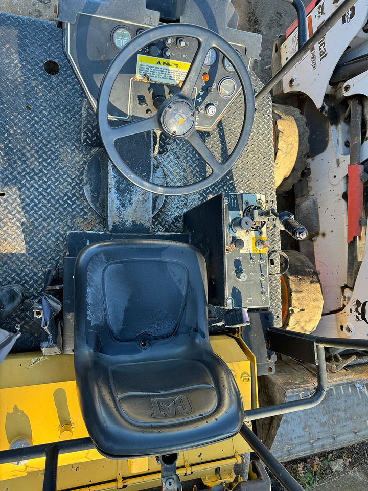 Caterpillar CB-434C - Apisonadora de asfalto: foto 5 Caterpillar CB-434C - Apisonadora de asfalto: foto 5