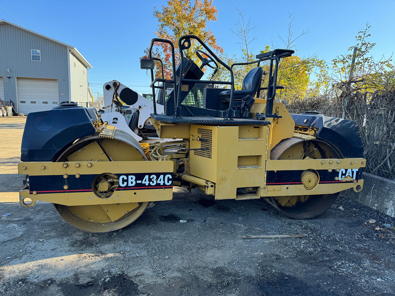Caterpillar CB-434C - Apisonadora de asfalto: foto 3 Caterpillar CB-434C - Apisonadora de asfalto: foto 3