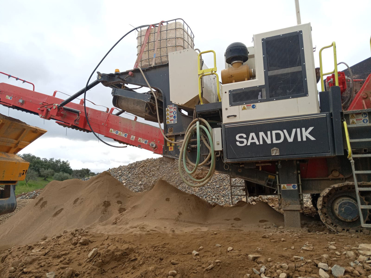 Sandvik QJ341 - Trituradora de mandíbula: foto 3 Sandvik QJ341 - Trituradora de mandíbula: foto 3