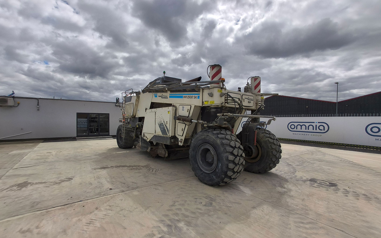 Wirtgen WR 2500 SK - Estabilizador de suelos: foto 5 Wirtgen WR 2500 SK - Estabilizador de suelos: foto 5