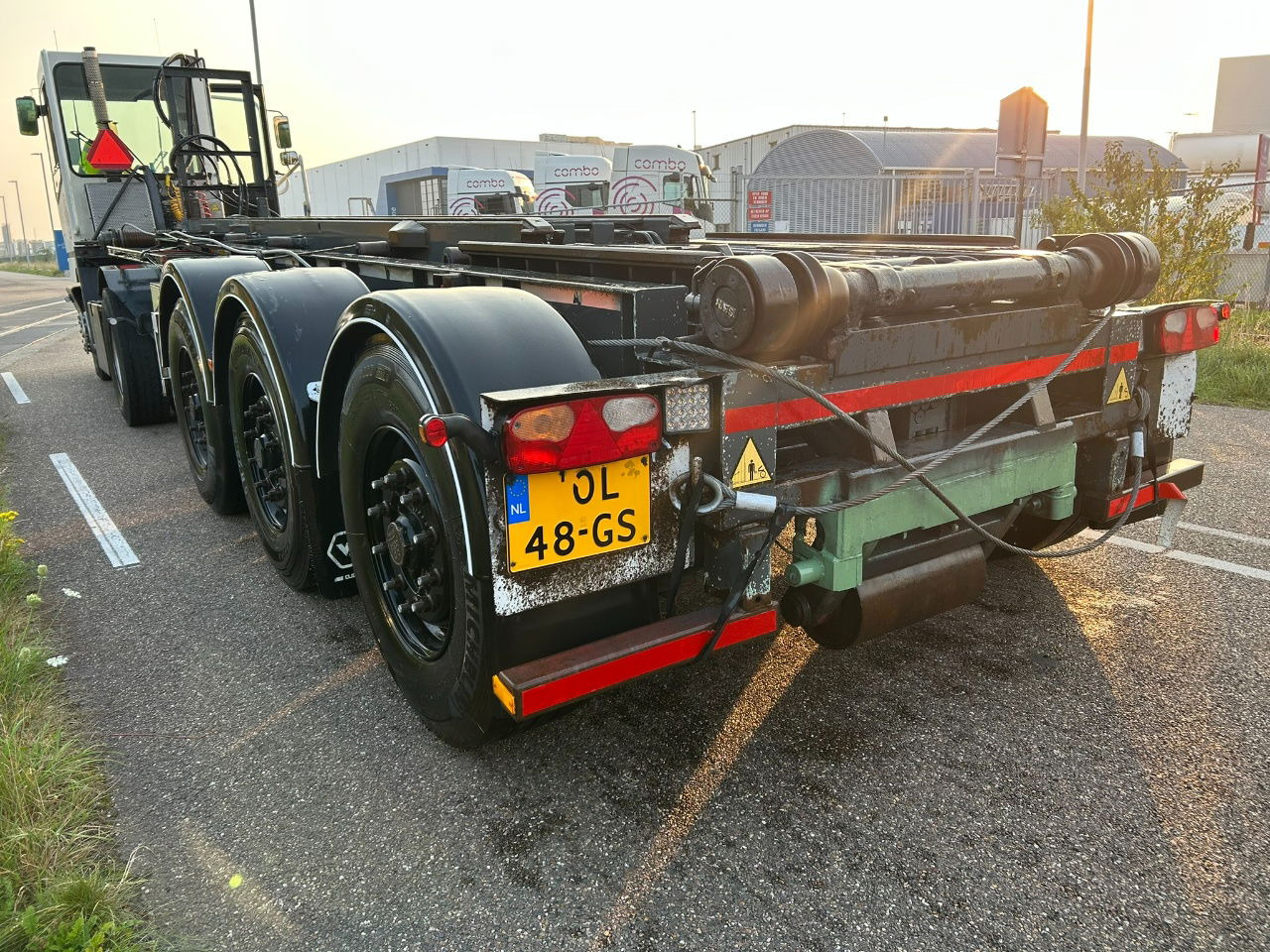 Van Hool Cable system 90 tipping / disc brakes bpw / lifting axle / remote control - Semirremolque portacontenedore/ Intercambiable: foto 3 Van Hool Cable system 90 tipping / disc brakes bpw / lifting axle / remote control - Semirremolque portacontenedore/ Intercambiable: foto 3