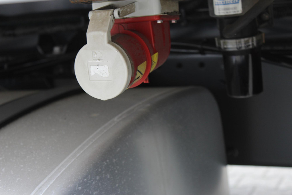 Daf LF 310 E6 CS 1050 Silent Tür+LBW Strom FRC 2028 - Camión frigorífico: foto 5 Daf LF 310 E6 CS 1050 Silent Tür+LBW Strom FRC 2028 - Camión frigorífico: foto 5