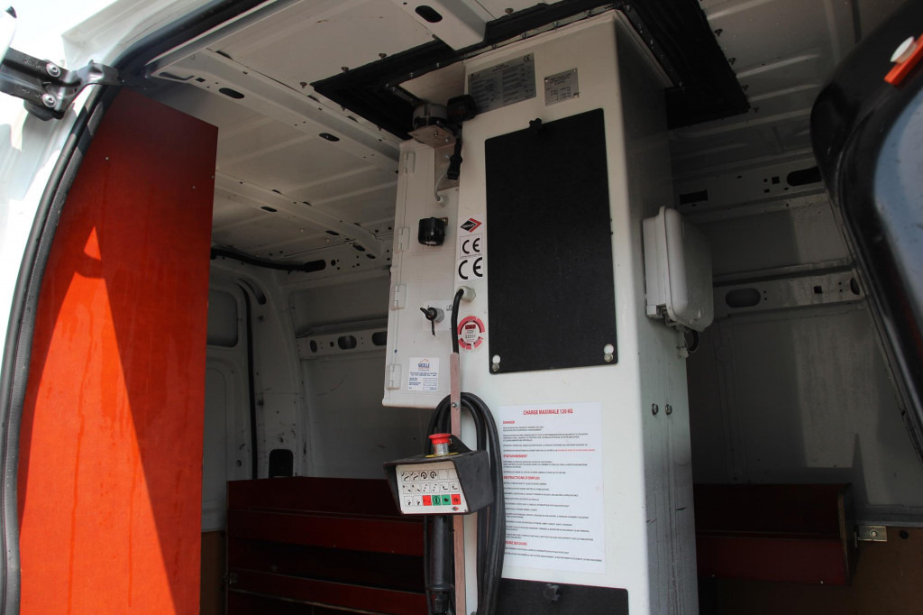 Renault Master Versalift ETL32 11m Klima nur 313h HU-UVV - Camión con plataforma elevadora: foto 4 Renault Master Versalift ETL32 11m Klima nur 313h HU-UVV - Camión con plataforma elevadora: foto 4