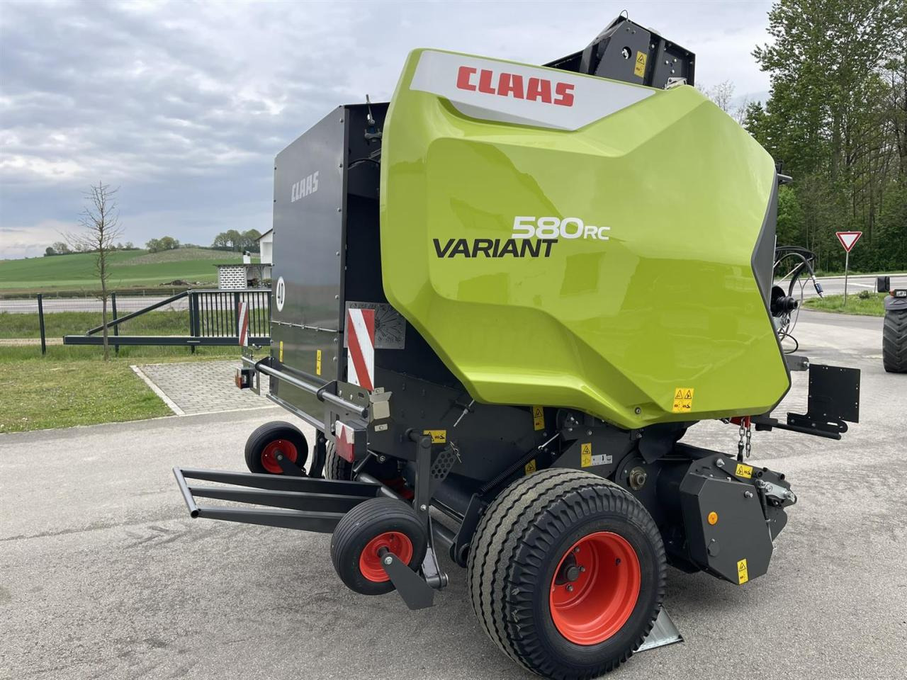 CLAAS neuwertige Rundballenpresse Variant 580 RC Pro, ca. 1003 Ballen, Bj. 2023 - Rotoempacadora: foto 5 CLAAS neuwertige Rundballenpresse Variant 580 RC Pro, ca. 1003 Ballen, Bj. 2023 - Rotoempacadora: foto 5