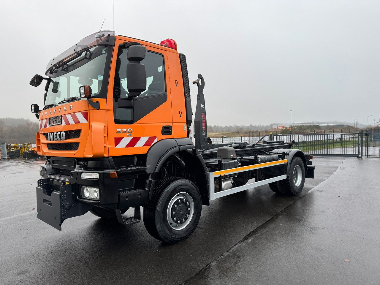 Iveco Trakker 330 4x4 Multilift XR 10 S Winterdienst Iveco Trakker 330 4x4 Multilift XR 10 S Winterdienst - Camión multibasculante: foto 1 Iveco Trakker 330 4x4 Multilift XR 10 S Winterdienst Iveco Trakker 330 4x4 Multilift XR 10 S Winterdienst - Camión multibasculante: foto 1
