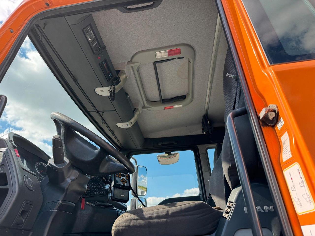 MAN TGA 18.350 4x4 Meiler Abroller RK 14.45 Winterd. - Camión multibasculante: foto 5 MAN TGA 18.350 4x4 Meiler Abroller RK 14.45 Winterd. - Camión multibasculante: foto 5