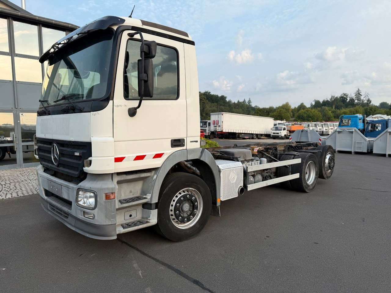 Mercedes-Benz Actros MP 2 2532 6x2 - Camión chasis: foto 1 Mercedes-Benz Actros MP 2 2532 6x2 - Camión chasis: foto 1