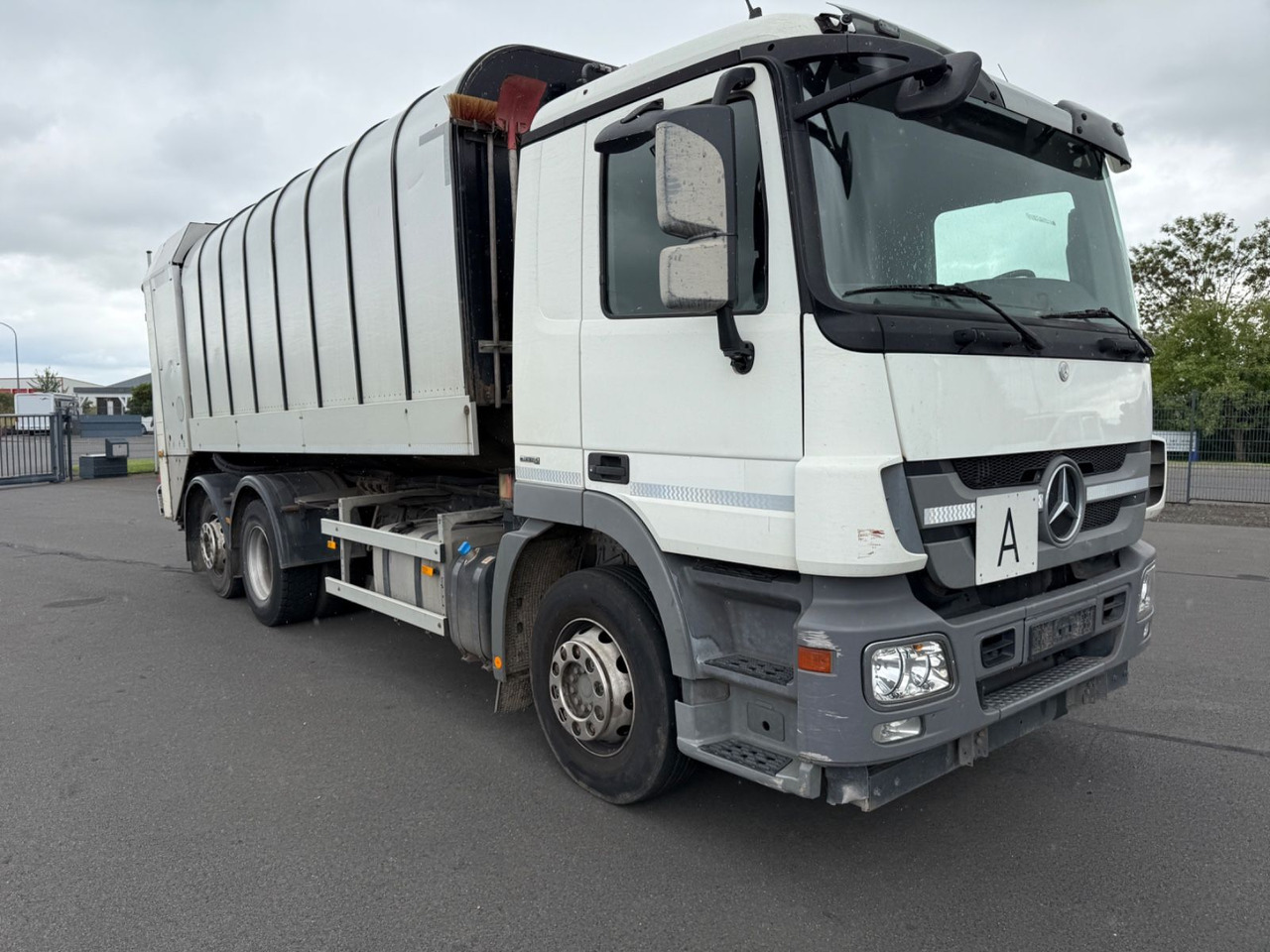 Mercedes-Benz Actros MP3 2532 6x2 Faun Rotorpress 521 - Camión de basura: foto 3 Mercedes-Benz Actros MP3 2532 6x2 Faun Rotorpress 521 - Camión de basura: foto 3